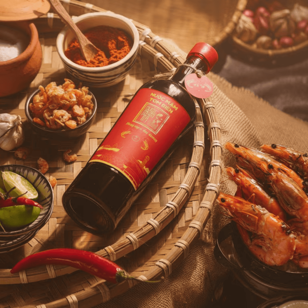 Những chai nước mắm Phan Thiết thơm ngon, đậm đà rất phù hợp để mang về làm quà biếu tặng